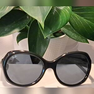 Ray-Ban Black Oversized Sunglasses Retro-Inspired Design RB4191